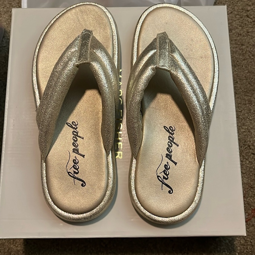 Free People Wonderland Gold Metallic Thong Sandal - Picture 2 of 7